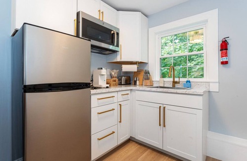 Old Orchard Beach Condo | Heated Saltwater Pool Short Walk to Beach Pier 9