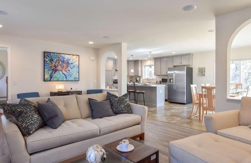 Eastham House | Heated Saltwater Pool Hot Tub