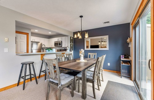 Tannersville House | Hemlock Haven – Designer Cabin One Minute from Camelback