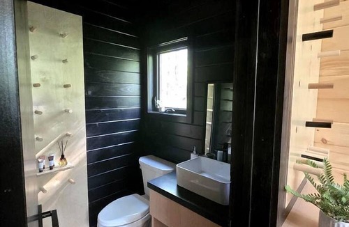 Quakertown Cabin | Hickory: Minimalist Escape for 2 in a Cozy Cabin with Serene Vibes in Pennsylvania