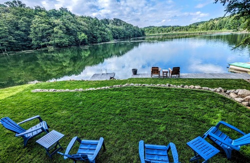 South Byron Cottage | Hidden gem on a private lake - serene, senic and superb!