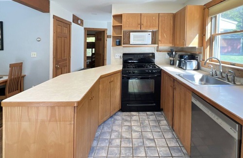 Ludlow House | Hidden Kingdom | Near Echo Lake, Private Retreat w/Outdoor Space
