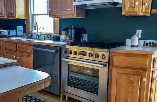 Vineyard Haven House | Hideaway in Vineyard Haven - Walk to Town & Beach