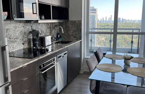 Six Points Apartment | High End 6 people Apartment Islington Etobicoke