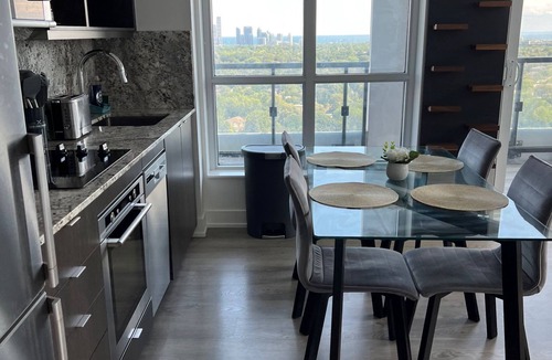 Six Points Apartment | High End 6 people Apartment Islington Etobicoke