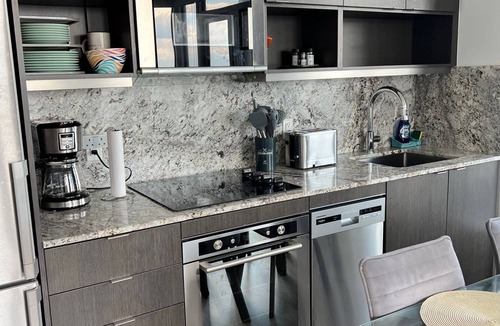 Six Points Apartment | High End 6 people Apartment Islington Etobicoke