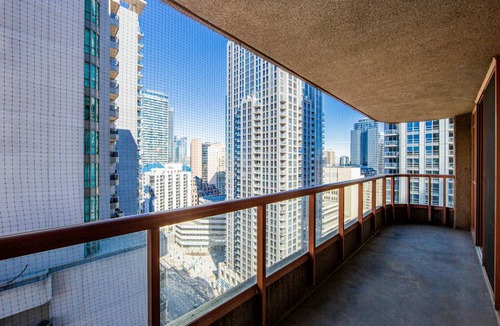 Bay Street Corridor Apartment | High Floor Bay St. Condo (Sleeps 4) w. Large Balcony Walk to Sick Kids Hospital