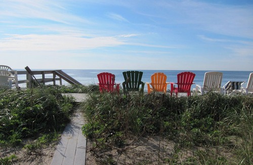 Biddeford Pool House | HIGH TIDE OCEAN FRONT WE HAVE A FEW WEEKS OPEN! STEPS TO BIDDEFORD POOL! 2026