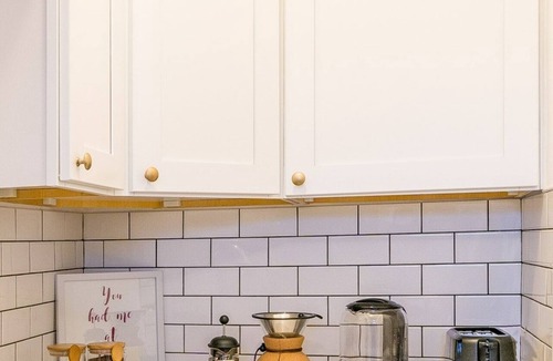 East Avenue Apartment | HighFall Hideaway Your Cozy Escape+Wi-Fi+TV Pets
