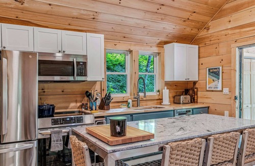 Woodstock House | Highland Cabin above Woodstock Village, Pets Welcome