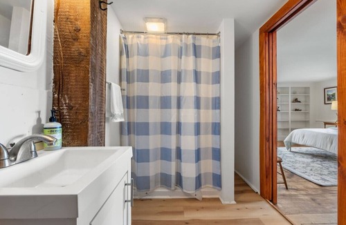 Loudon House | Highland Cattle Farm Cozy Suite for Two - C