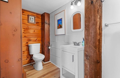 Loudon House | Highland Cattle Farm Cozy Suite for Two - C