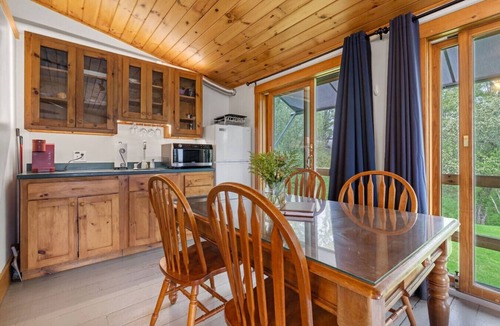 Loudon House | Highland Cattle Farm Cozy Suite - B