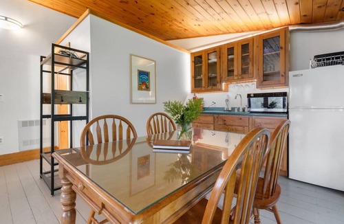 Loudon House | Highland Cattle Farm Cozy Suite - B