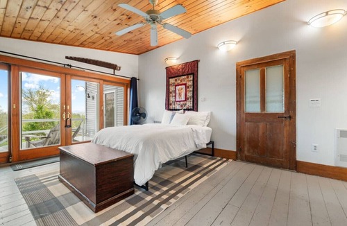 Loudon House | Highland Cattle Farm Cozy Suite - B
