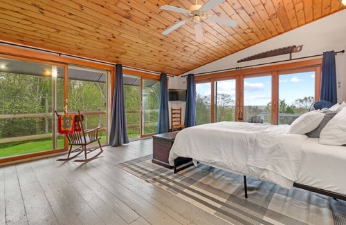 Loudon House | Highland Cattle Farm Cozy Suite - B