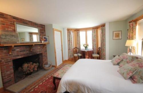 East Andover Bed & Breakfast | Highland Lake Inn