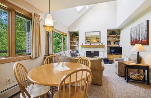 Killington House | Highridge J5B Spectacular 1 Bedroom Escape with fireplace, sauna & resort amenities