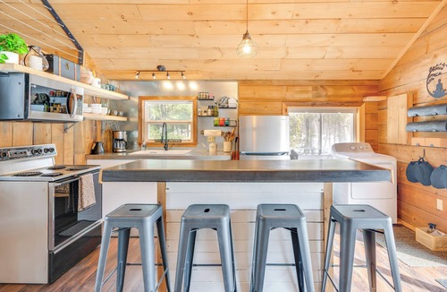 East Ryegate Cabin | Hike, Fish & Boat: Waterfront Cabin in Ryegate!