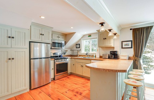 East Arlington House | Hike, Fish, Hunt! Green Mountain Home By River
