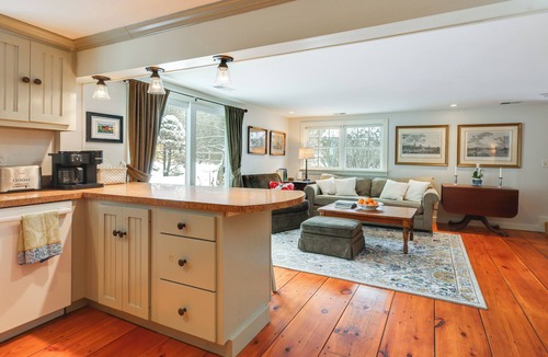 East Arlington House | Hike, Fish, Hunt! Green Mountain Home By River