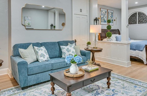 Historic Downtown Bedford House | Hike, Golf & Explore! Family Gem in Dtwn Bedford