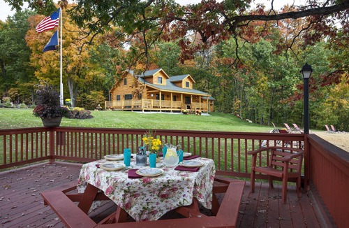 Lochmere Cabin | Hiking,fishing,boating,girls weekends,golf, one min to Lake Estate,dog friendly