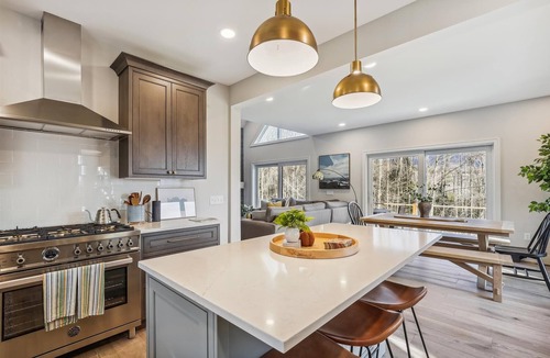 Waterbury Center House | Hill House: Hilltop Retreat | 8 Min to Stowe | Hot Tub & Views