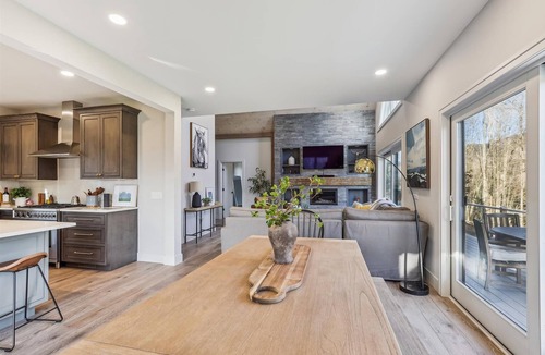 Waterbury Center House | Hill House: Hilltop Retreat | 8 Min to Stowe | Hot Tub & Views