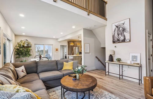 Waterbury Center House | Hill House: Hilltop Retreat | 8 Min to Stowe | Hot Tub & Views