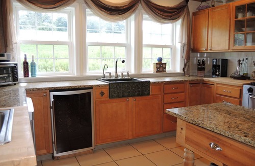 Cooperstown House | Hillview Manor- close to Dreams Park, game room, fire pit