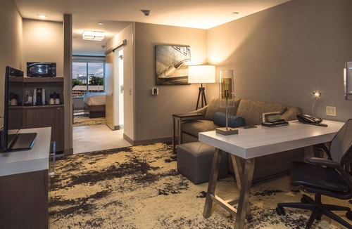 Moon Township Hotel | Hilton Garden Inn Pittsburgh Airport