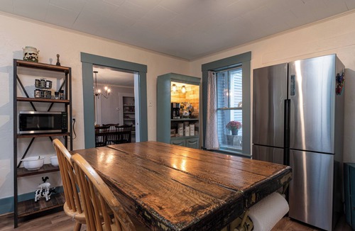 Chester Depot House | Historic 150-year-old farmhouse, Jacuzzi included
