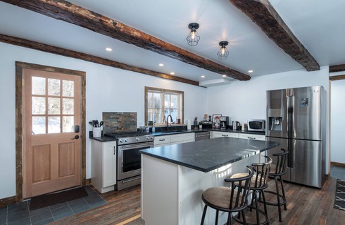 Belmont House | Historic 1843 Belmont Home, Near Okemo & VAST, Sleeps 10+, Gigabit WiFi