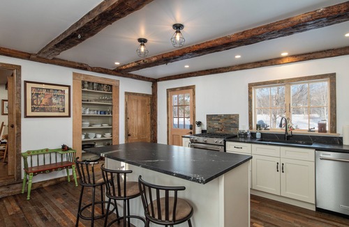 Belmont House | Historic 1843 Belmont Home, Near Okemo & VAST, Sleeps 10+, Gigabit WiFi