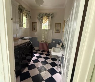 Middleborough Bed & Breakfast | Historic 1855 Victorian Home Near FIFA World Cup
