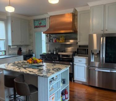 Middleborough Bed & Breakfast | Historic 1855 Victorian Home Near FIFA World Cup