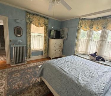 Middleborough Bed & Breakfast | Historic 1855 Victorian Home Near FIFA World Cup