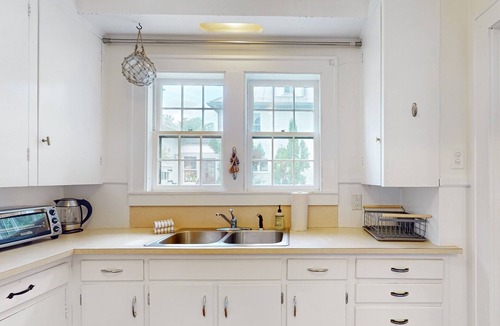 Montpelier House | Historic 1860s farmhouse with a large yard, washer/dryer, & deck