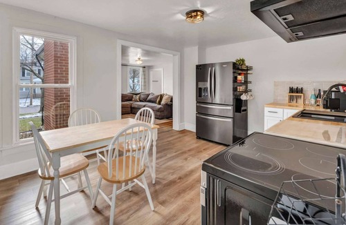Medina House | Historic 5BR | 5 King Beds | Walk to Medina Square