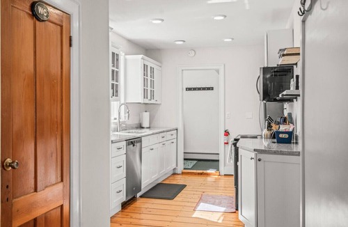 Mystic House | Historic 6-Bed Pet-Friendly Home, Walk to Seaport