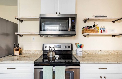 Mystic House | Historic 6-Bed Pet-Friendly Home, Walk to Seaport
