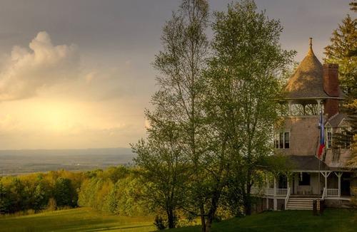 Town of Sharon House | Historic Beer Baron Estate for Group Stays.