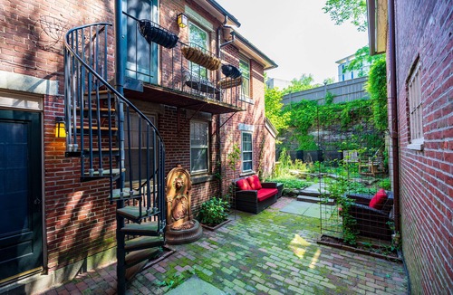 College Hill Apartment | Historic Brownstone in the Heart of College Hill - BROWN - RISD - JWU