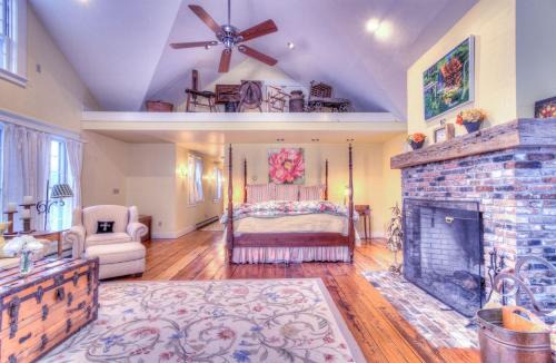 Weston House | Historic Family Retreat with Hot Tub & Game Room Near Okemo, Vermont