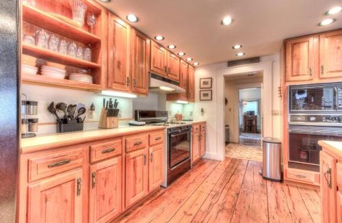 Weston House | Historic Family Retreat with Hot Tub & Game Room Near Okemo, Vermont