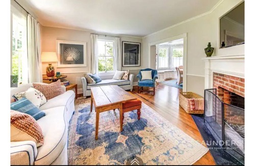 Amagansett North Villa | Historic Hamptons Beach Town 4-Bedroom & Pool