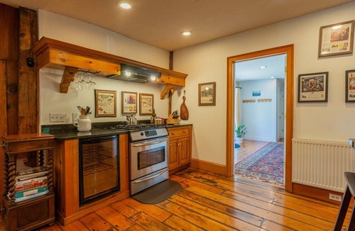 Manchester Center Apartment | Historic Home with Colonial Charm in Manchester