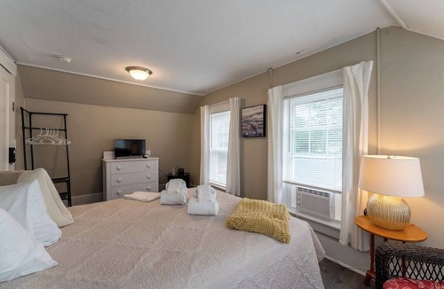 Weirs Beach Hotel | Historic Inn 3rd floor cozy room