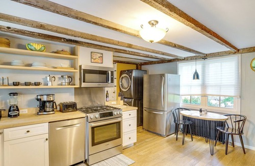 South Lee Apartment | Historic South Lee Apt 2 Mi to Main Street